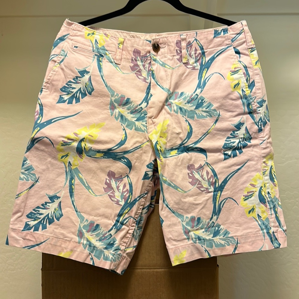 American Eagle Men’s Classic Floral Shorts